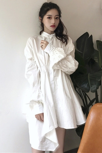 Asümmeetriline poolkõrge kraega naiste kleit