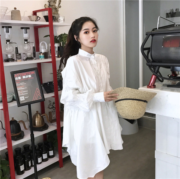 Asümmeetriline poolkõrge kraega naiste kleit