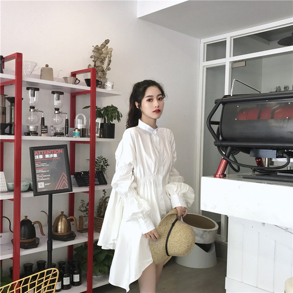 Asümmeetriline poolkõrge kraega naiste kleit