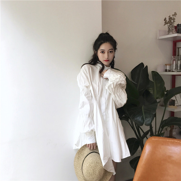 Asümmeetriline poolkõrge kraega naiste kleit