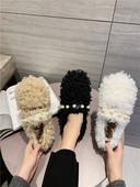 Női pehely mokaszin gyöngyökkel, lapos talppal