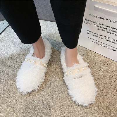 Női pehely mokaszin gyöngyökkel, lapos talppal