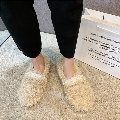 Női pehely mokaszin gyöngyökkel, lapos talppal