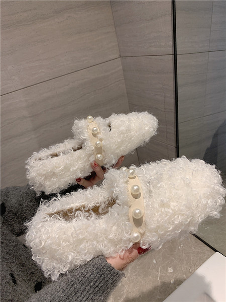 Női pehely mokaszin gyöngyökkel, lapos talppal