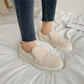 Sieviešu ikdienas apavi ar plakanām zolēm un dūnām