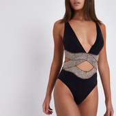 Stilīgs melns pilns peldkostīms ar dziļu kakla izgriezumu un izgriezumiem