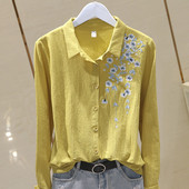 Sieviešu modernais krekls ar krāsainiem izšuvumiem un klasisku apkakli