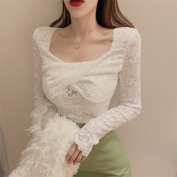 Sieviešu mežģīņu blūze ar kvadrātveida kakla izgriezumu un garām piedurknēm