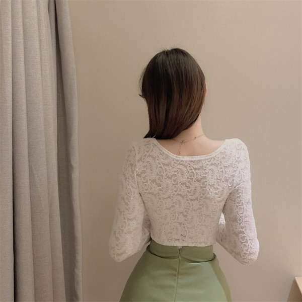 Sieviešu mežģīņu blūze ar kvadrātveida kakla izgriezumu un garām piedurknēm