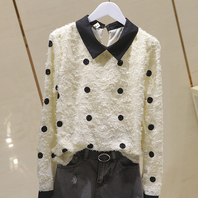 Ženska moderna bluza na točkice s klasičnom kragnom