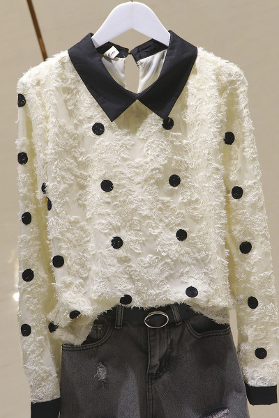 Ženska moderna bluza na točkice s klasičnom kragnom