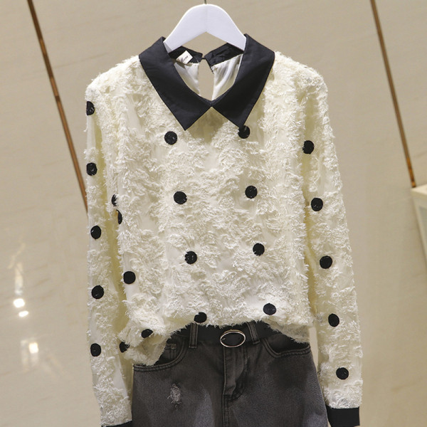 Ženska moderna bluza na točkice s klasičnom kragnom