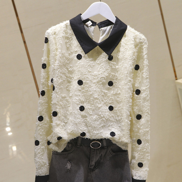 Ženska moderna bluza na točkice s klasičnom kragnom