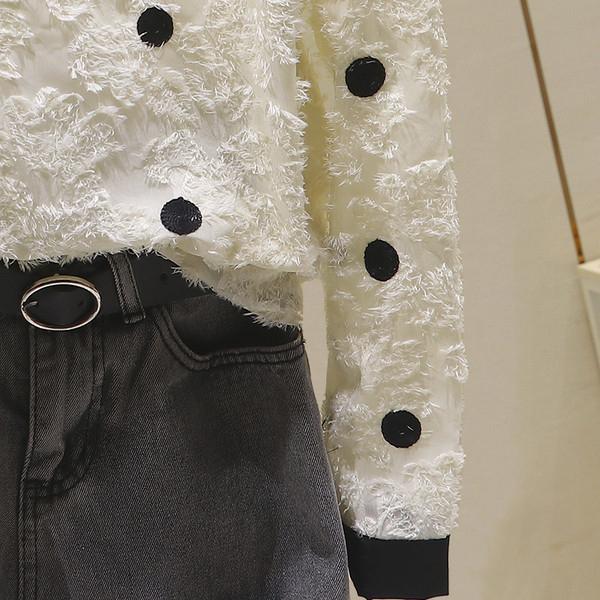 Ženska moderna bluza na točkice s klasičnom kragnom