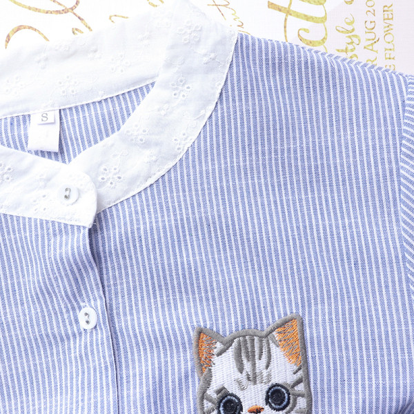 Moteriški laisvalaikio dryžuoti marškiniai su spalvotu siuvinėjimu