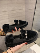 Laisvalaikio moteriški batai su pūkais ir metaliniu elementu