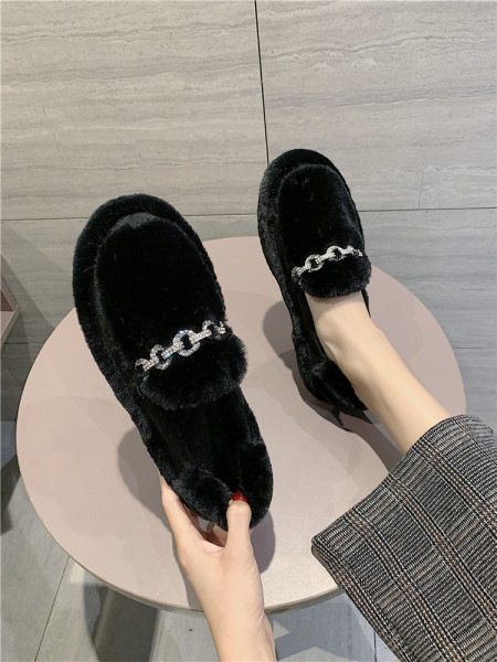 Laisvalaikio moteriški batai su pūkais ir metaliniu elementu