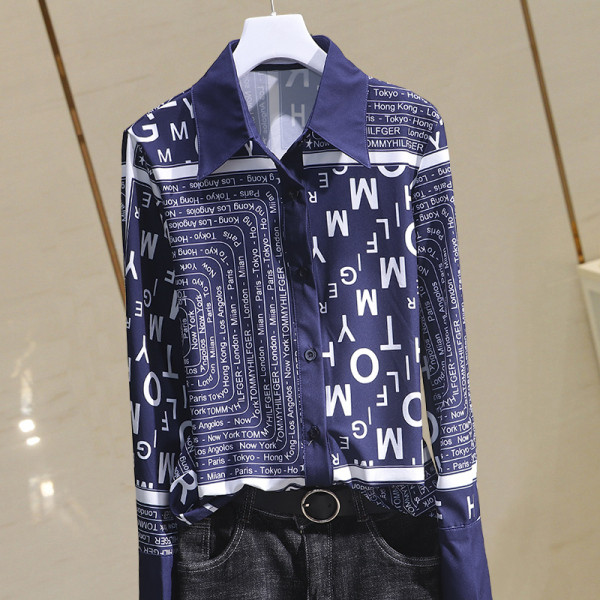 Cămașă casual de damă cu inscripții colorate și guler clasic