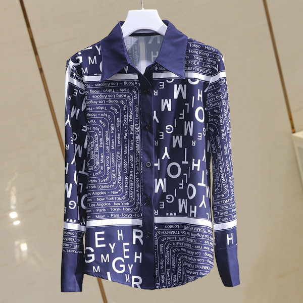 Cămașă casual de damă cu inscripții colorate și guler clasic