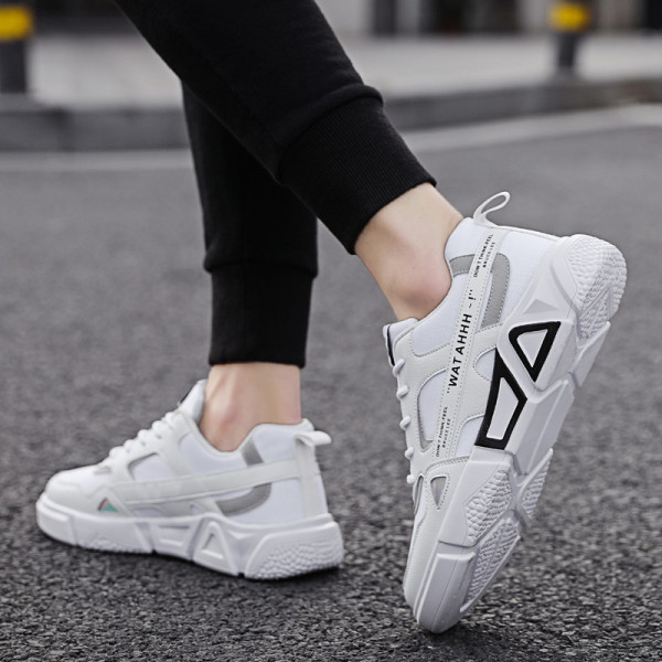 Modernūs vyriški sportbačiai iš eko odos ir tekstilės su užrašais