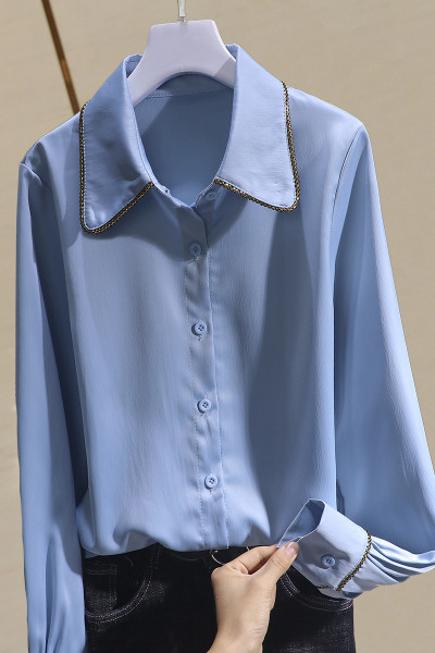 Klasikinio modelio moteriški pavasariniai marškinėliai su sagomis