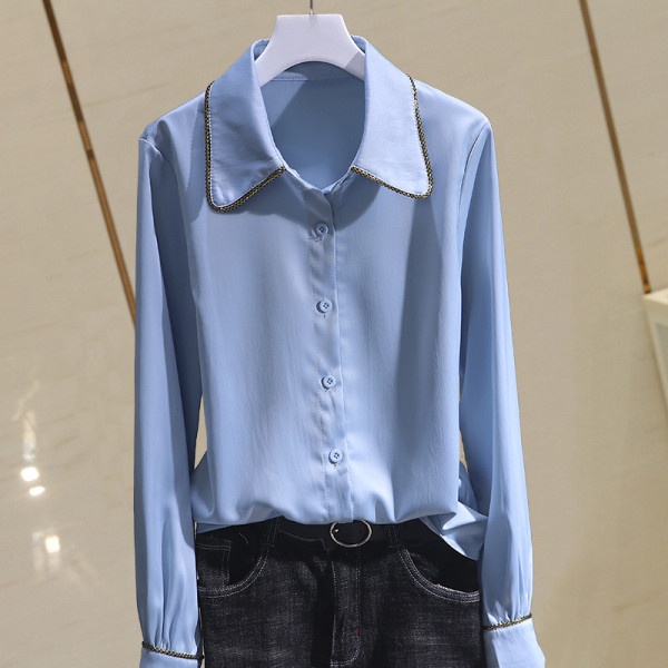 Klasikinio modelio moteriški pavasariniai marškinėliai su sagomis