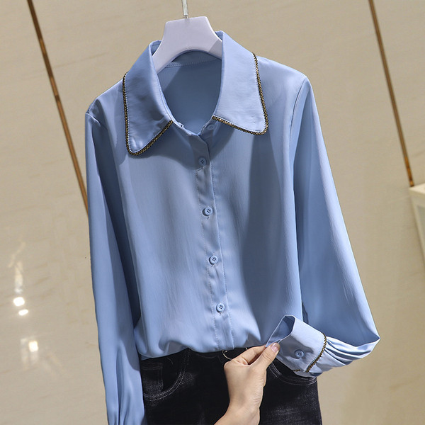 Klasikinio modelio moteriški pavasariniai marškinėliai su sagomis