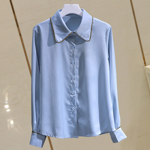 Klasikinio modelio moteriški pavasariniai marškinėliai su sagomis