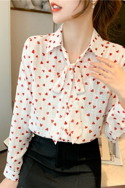 Tavaszi női ing szalaggal és hosszú ujjal