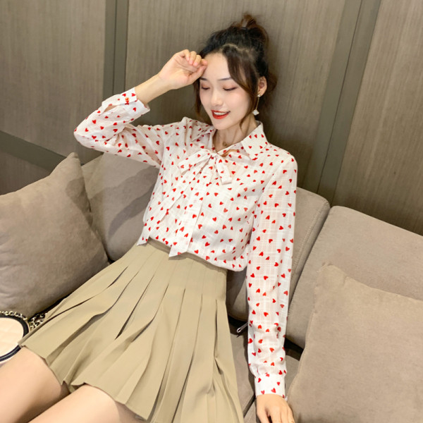 Tavaszi női ing szalaggal és hosszú ujjal