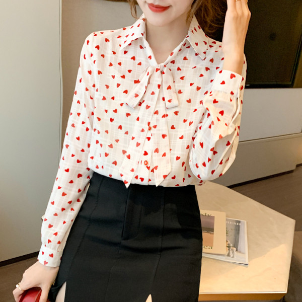 Tavaszi női ing szalaggal és hosszú ujjal