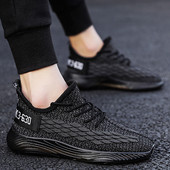 Textilből és fűzőből készült férfi tornacipő új modellje