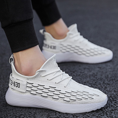 Textilből és fűzőből készült férfi tornacipő új modellje