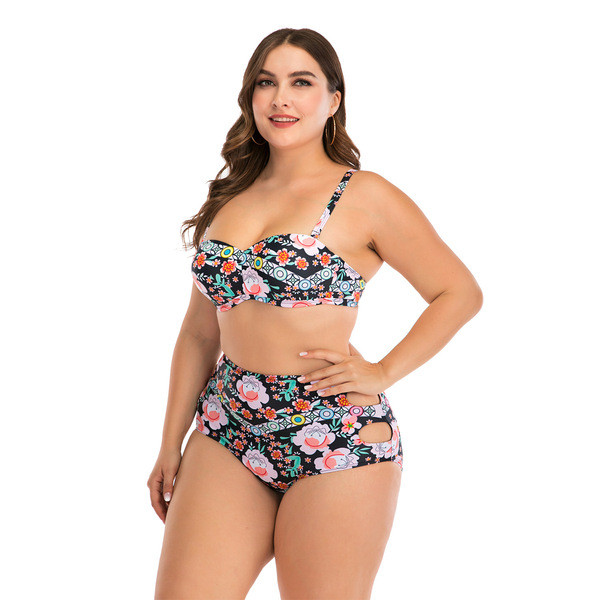 Modern kétrészes fürdőruha virágmintával, magas derékkal