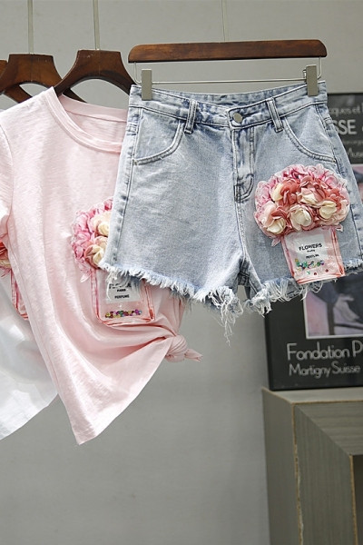 Modern női szett rövidnadrággal és rövid ujjú pólóval