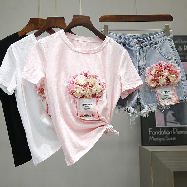 Modern női szett rövidnadrággal és rövid ujjú pólóval