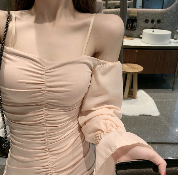 Moderna ženska haljina na bretele i dugih rukava