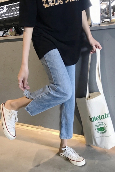 Ležerne ženske traperice s prorezom - ravni model