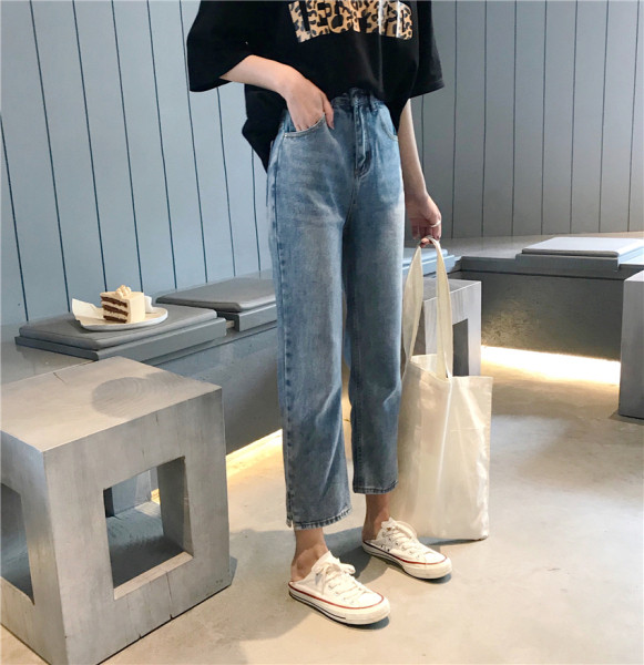 Ležerne ženske traperice s prorezom - ravni model