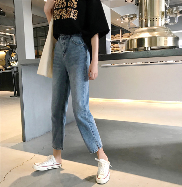 Ležerne ženske traperice s prorezom - ravni model