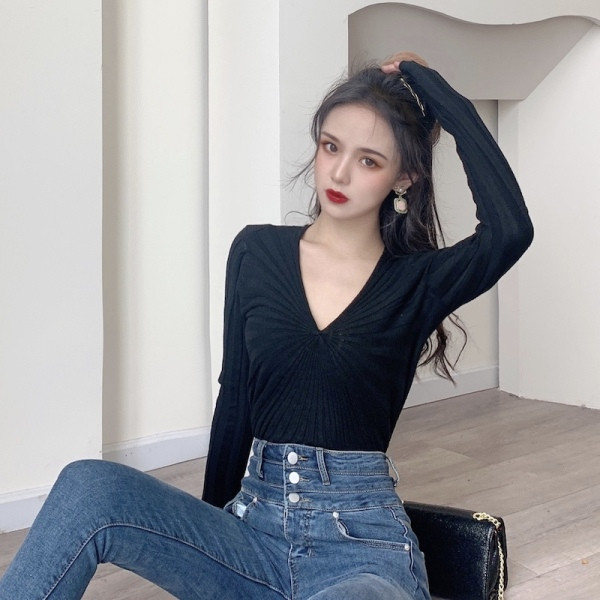 Liibuv naiste pluus spits-kaelusega