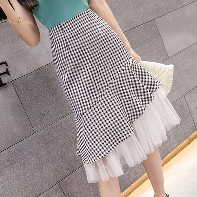 Modern női kockás szoknya, magas derékkal és tüllel