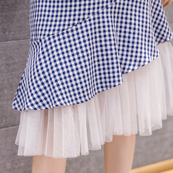 Modern női kockás szoknya, magas derékkal és tüllel