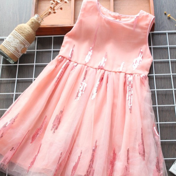 Šiuolaikinė vaikiška suknelė su blizgučiais mergaitėms - kirpimo modelis