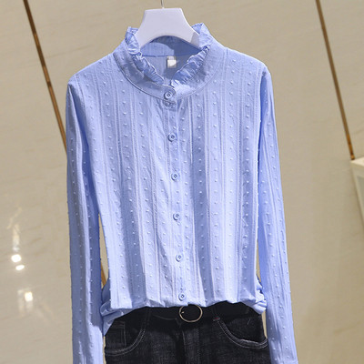 Modern női ing gombokkal és kerek nyakkivágással