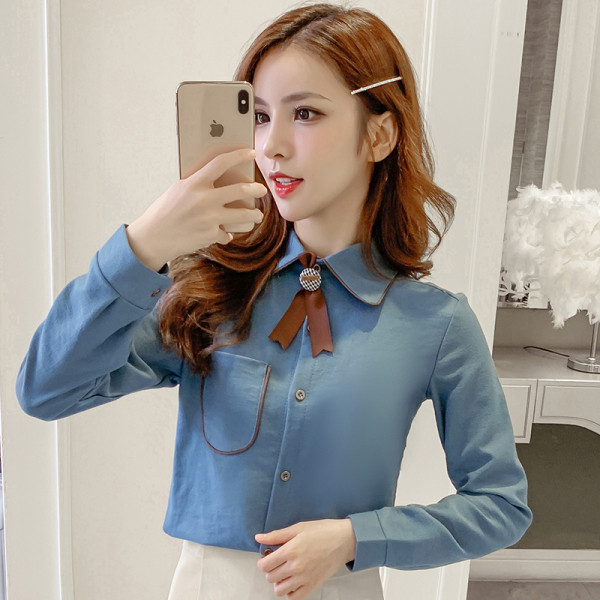 Női alkalmi ing brosssal és zsebbel