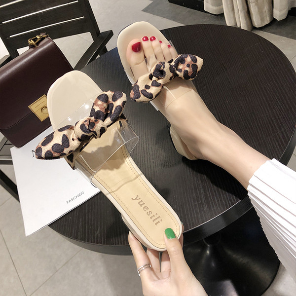 Sieviešu modernas čības ar lentīti ar dzīvnieku rakstu un papēdi