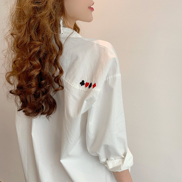 Cămașă largă de damă cu o inimă de paiete