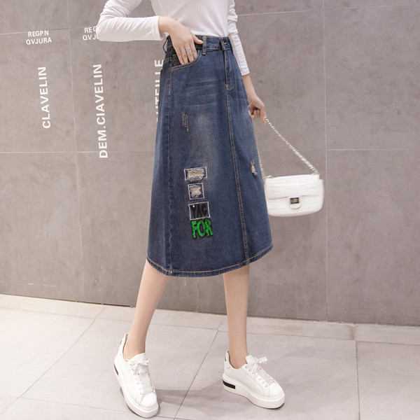 Fusta de dama moderna din denim cu broderie - model croiat