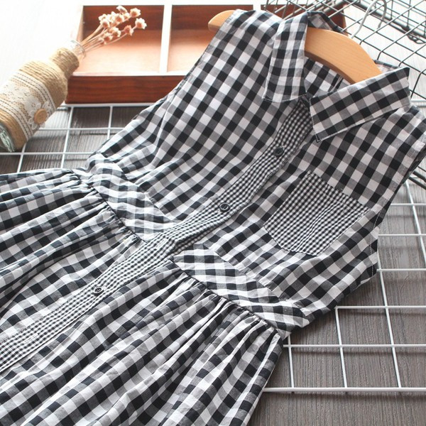 Novi model karirane dječje haljine s gumbima i džepom za djevojčice